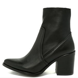 Used Steve Madden “Peaches” black leather booties